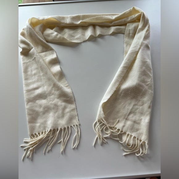 V. FRAAS Accessories - V. FRAAS Cream Fringe Scarf